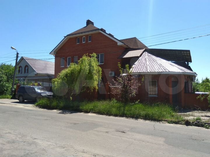 Коттедж 243 м² на участке 15 сот.