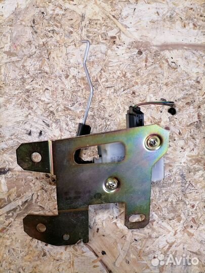 Активатор замка багажника Volkswagen Touareg 7L