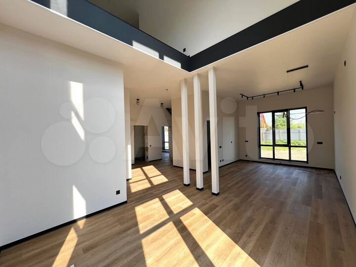 Коттедж 205,9 м² на участке 10 сот.