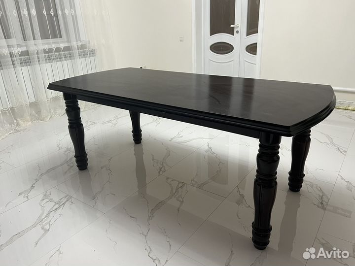 Стол в отличном состоянии