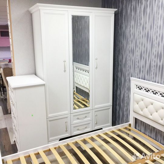 Новый шкаф Грация 3-х дверный белый 1,33 м