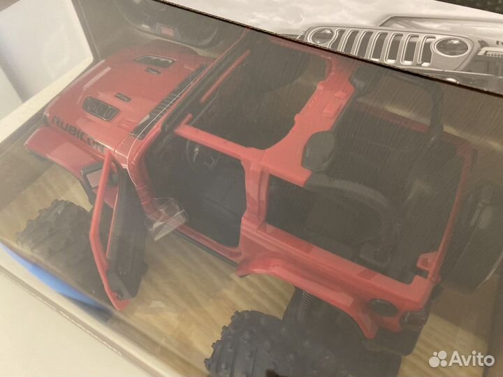 Машина Jeep на пульте управления