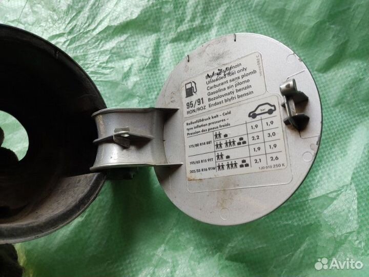 Лючок бензобака Volkswagen Golf 4 хетчбек 1.4 2002