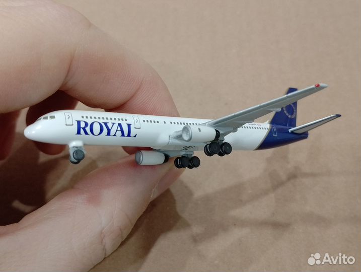 Boeing 757-200. Royal