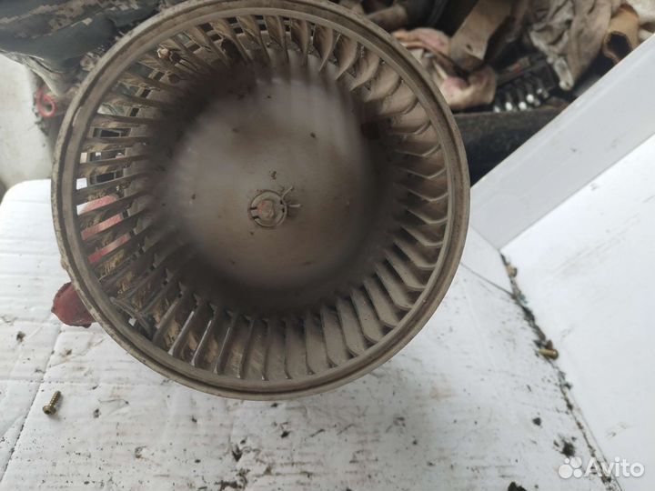 Моторчик печки таета Карина 1995г