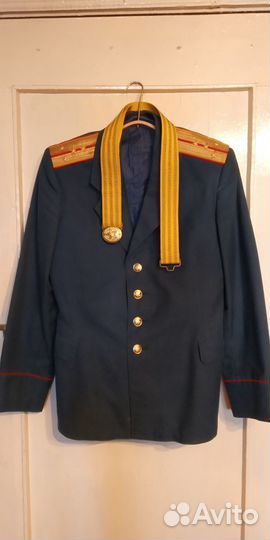 Парадный китель офицера армии СССР без ремня