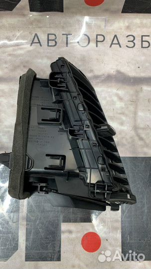 Решетка вентиляционная передняя правая Infiniti