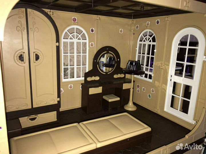 Кукольный домик с мебелью