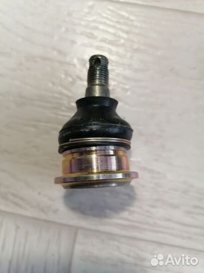 Шаровая верхняя переднего рычага Toyota Mark II