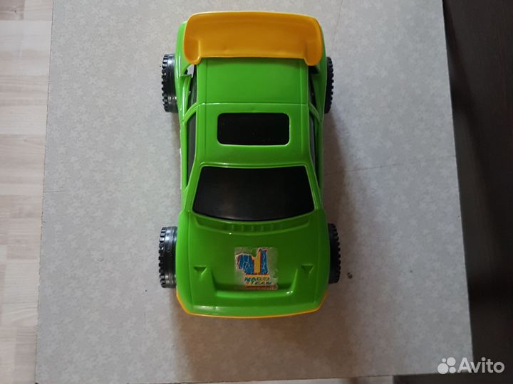 Гоночная машина игрушка