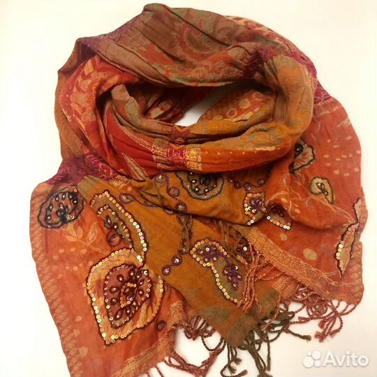 Расшитый шарф палантин