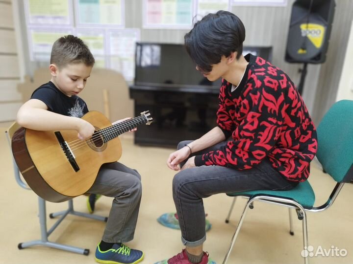 Репетитор по игре на гитаре и электрогитаре