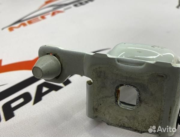 Петля двери передняя правая Peugeot 308 хэтчбек