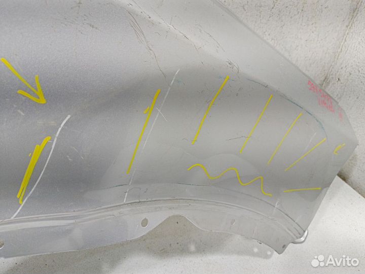 Крыло переднее правое