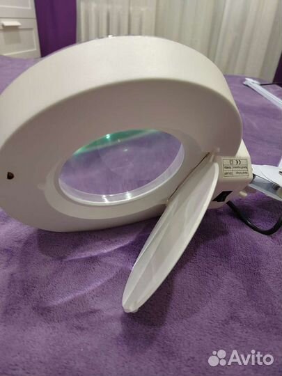 Кольцевая лампа-лупа с подсветкой и креплением