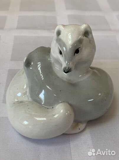 Статуэтка фарфор. Два песца. лфз