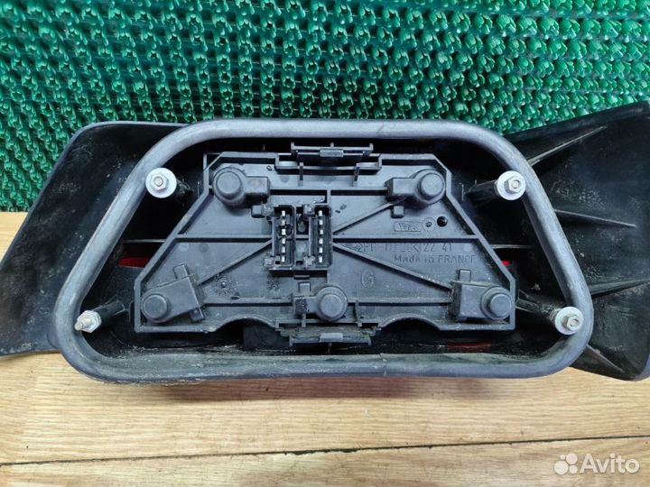 Фонарь задний левый Peugeot 605