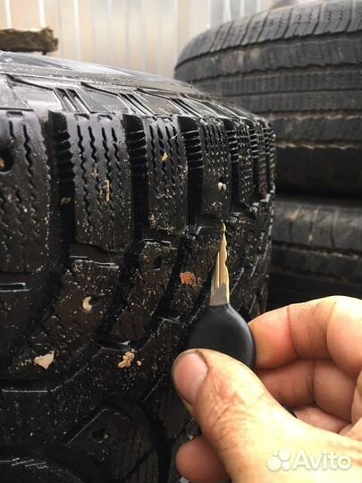 Bridgestone Blizzak Ice 215/70 R16