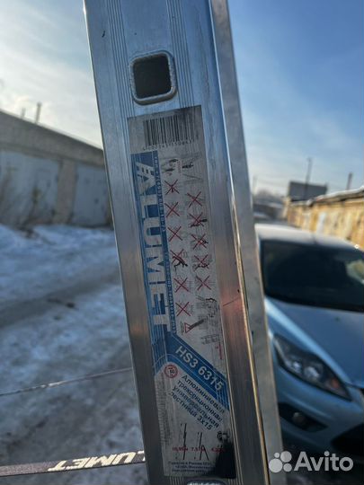 Алюминиевая трехсекционная лестница 3х15