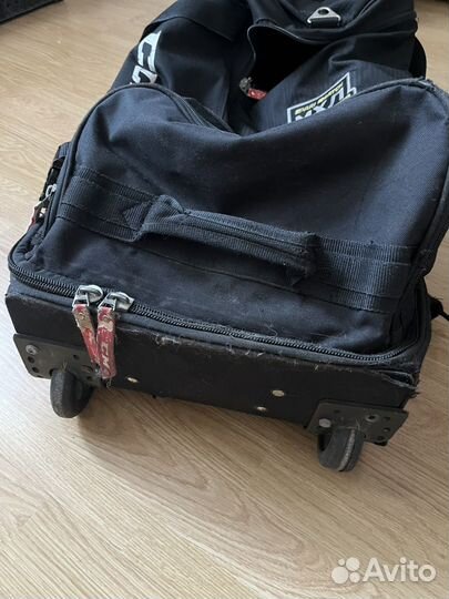 Хоккейная сумка на колесах