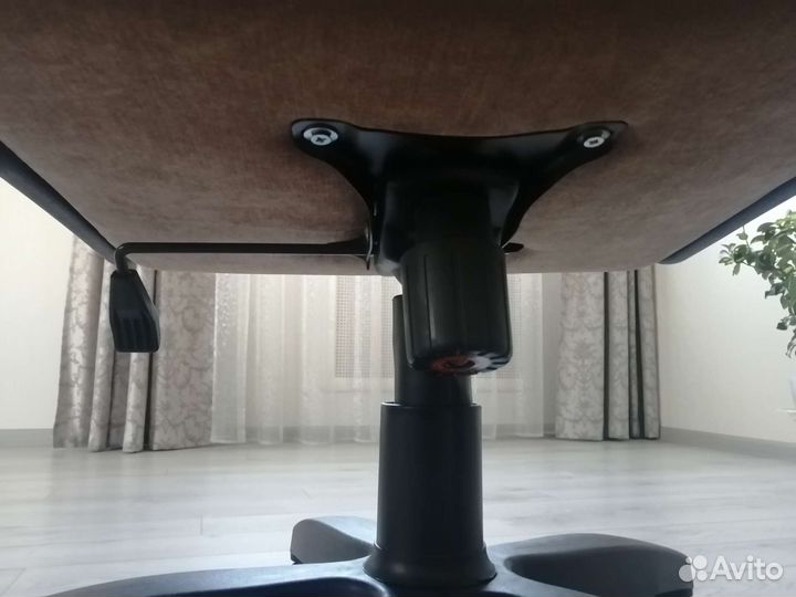 Офисное кресло