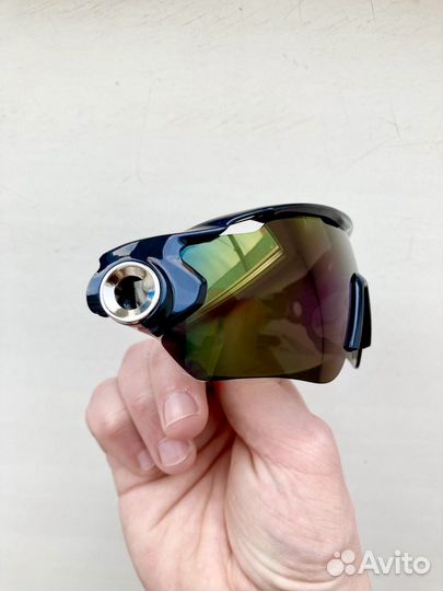 Спортивные солнцезащитные очки чёрные