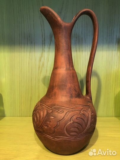 Глиняный кувшин для вина