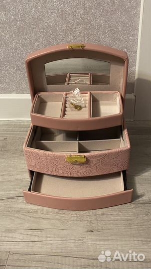 Шкатулка для украшений