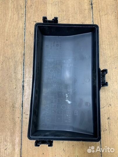 Крышка блока предохранителей Opel Insignia