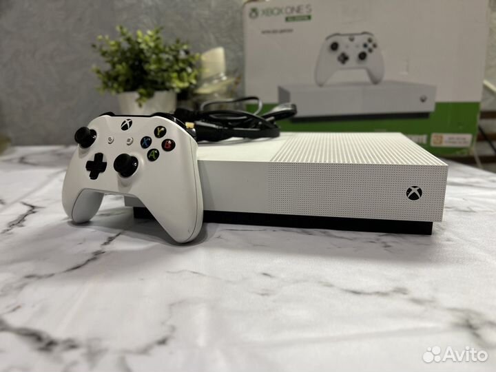 Продаю Xbox One S All Digital Edition 1TB