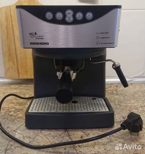 Кофеварка рожковая Redmond RCM-1503