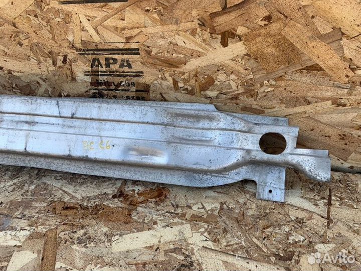 Усилитель бампера передний Audi А6 C6 2.8 CCE