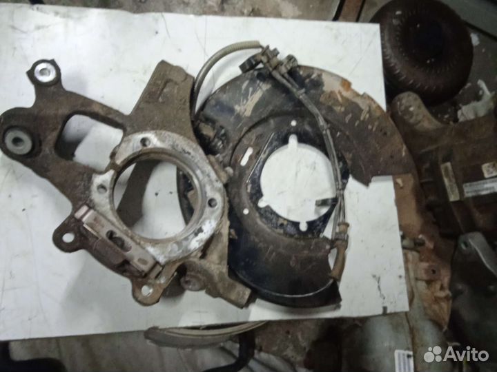 Кулак поворотный задний правый Dodge Challenger LC