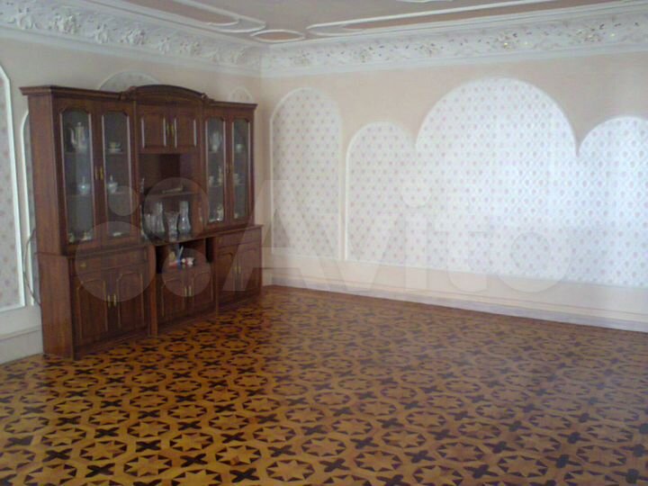 Дом 470 м² на участке 6,3 сот.