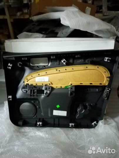 Обшивка двери передней левой Ford Focus 2/C-Max