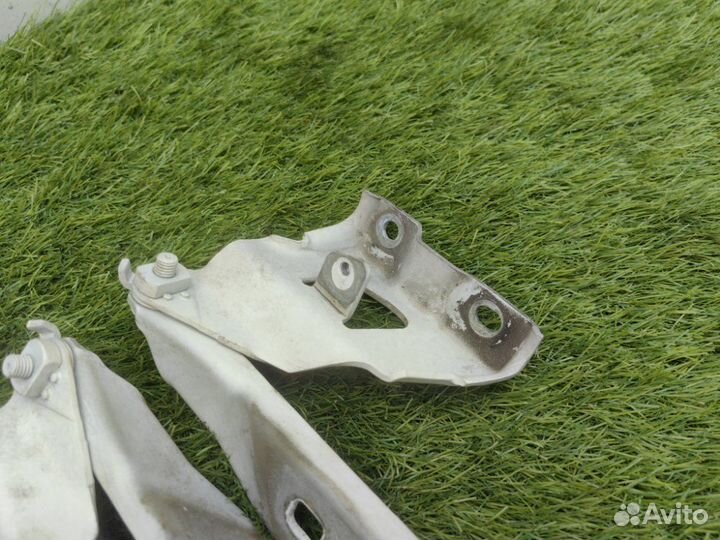 Крепление капота Audi A4 cdhb 2009