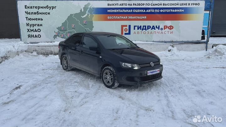 Накладка торпедо боковая левая Volkswagen Polo Sed