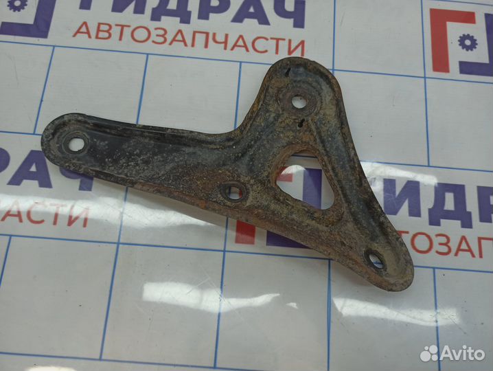 Кронштейн передней балки левый Toyota Avensis (T250) 52258-05020