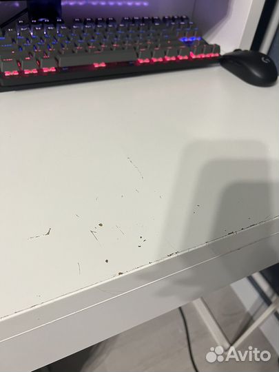 Письменный стол IKEA микке белый