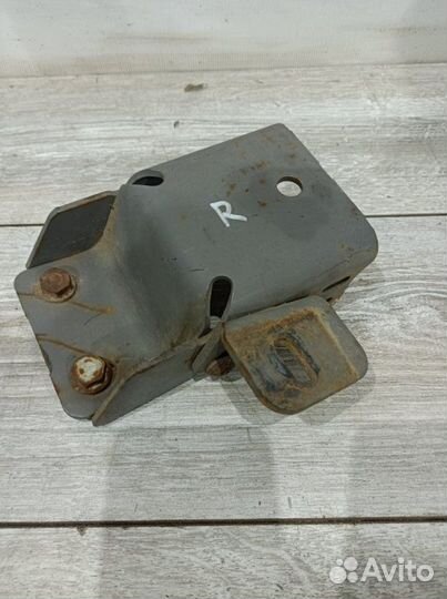 Кронштейн передний правый Mercedes-Benz Actros MP2