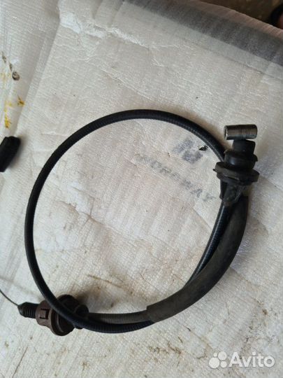 Тросик газа Renault Sandero 2011