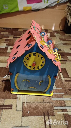 Бизиборд домик развивающий