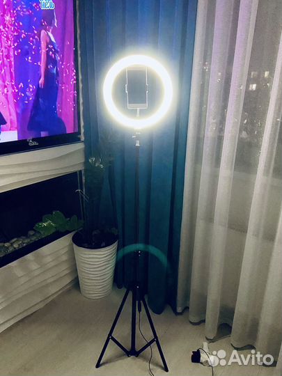 Кольцевая лампа 26 см со штативом