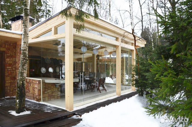 Безрамное остекление беседки