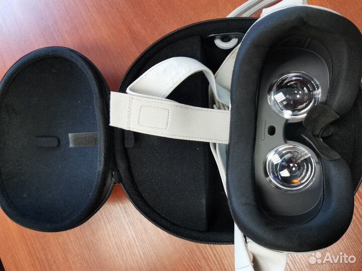 Автономный VR шлем XRSpace Manova 5GXR