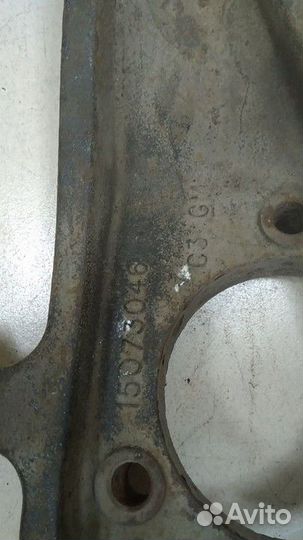 Кулак поворотный передний левый