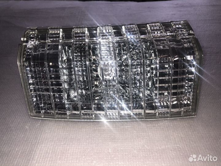 Фонарь задний правый lexus LX470 8167060080