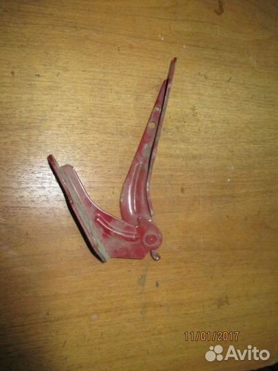 Петля капота 96304580 Chevrolet Lanos 2004-2010