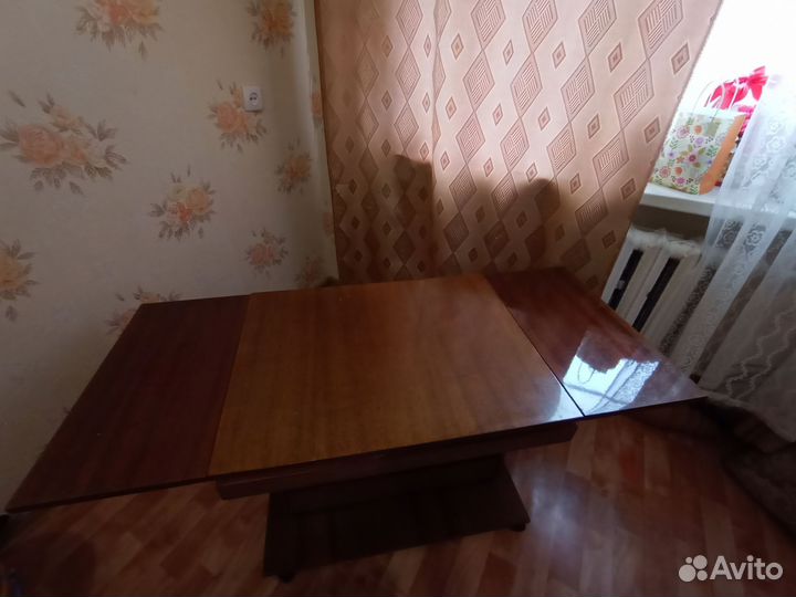 Журнальный столик