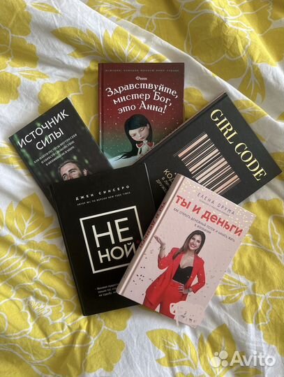 Много книг в ассортименте